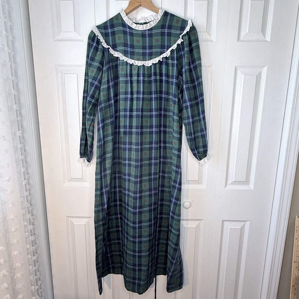 LL Bean Vintage Plaid Nightgown Womens M Flannel Long Sleeve Hearts Eyelet‎ Lace